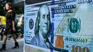 استقرار سعر الدولار في البنوك وتطورات الأسعار داخل السوق الموازية بمنتصف اليوم