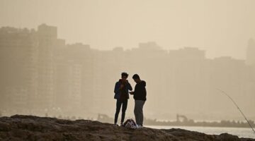 الأرصاد تحذر من ظاهرة جوية ترفع درجات الحرارة في 10 محافظات مصرية