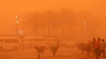 الأرصاد تحذر من مخاطر العاصفة الترابية التي تغطي سماء البلاد بالكامل