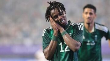 الأهلي السعودي يقرر استمرار زكريا هوساوي ضمن صفوف الفريق لموسم واحد جديد