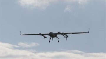 الدفاع الكويتية تعلن إسقاط 7 مسيرات بعد استهداف منشآت حيوية وإصابة الحرس الوطني