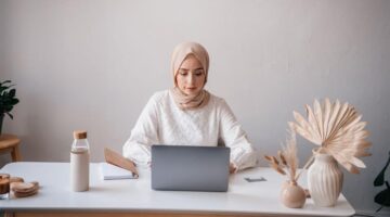 القانون ينظم حقوق العاملين من المنزل بدءاً من الغد بضوابط جديدة محددة