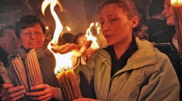 القمص يسطس الأورشليمي يكشف حقيقة ظهور النور المقدس ويرد على شبهة الفسفور