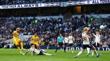 برايتون يفرض التعادل على توتنهام بهدف قاتل في الوقت بدل الضائع