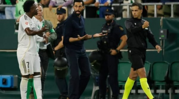 بيريز يسحب صلاحيات مستشاريه وينفرد بقرار تعيين المدير الفني الجديد للفريق