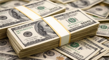 تراجع سعر الدولار في البنوك واستقراره بالسوق الموازية خلال تعاملات يوم الجمعة