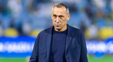 تطورات مفاوضات تجديد عقد المدرب دونيس مع ناديه تشير لاقتراب الاتفاق قريباً