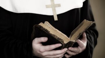 تقرير حقوقي يوثق إصابة راهبة مسيحية جراء اعتداء مستوطن في القدس المحتلة