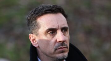 توقعات نيفيل وكين وريتشاردز وفييرا لهوية بطل الدوري الإنجليزي الممتاز هذا الموسم