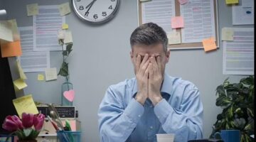 حقوق العامل المالية عند الاستقالة والحالات التي تسقط فيها هذه المستحقات القانونية