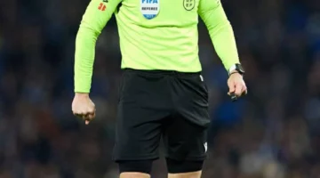 حكم يوقف مباراة في الدوري السعودي لإنقاذ حياة مشجع من الموت