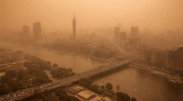 ذروة العاصفة الترابية تضرب محافظات مصر ظهر اليوم والطقس يهدأ مساء الجمعة