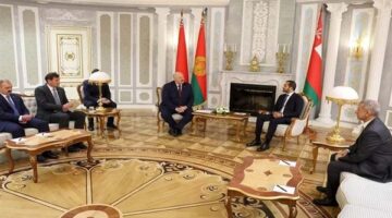 ذي يزن بن هيثم يبحث تعزيز التعاون الاقتصادي مع وزير خارجية بيلاروسيا