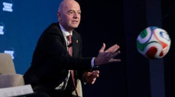 رئيس الفيفا يبرر أسعار تذاكر نهائي كأس العالم البالغة 25 ألف دولار