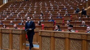 رئيس الوزراء يستعرض خطة الحكومة الشاملة لمواجهة تداعيات الأزمة الاقتصادية أمام مجلس النواب