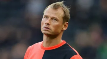 رحيل مأساوي لحارس أرسنال السابق في خبر صدم جماهير كرة القدم العالمية