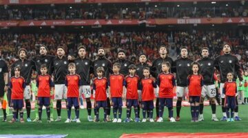 رد الاتحاد الإسباني على جماهيره بشأن واقعة العنصرية في مباراة مصر