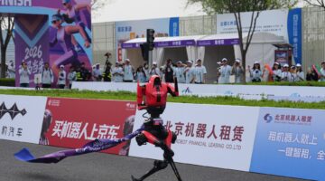 روبوتات رياضية تتفوق على عدائين من البشر في سباق ماراثون وتثير الجدل