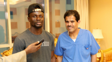 ساديو ماني يطمئن جماهيره على نجاح العملية الجراحية لوالدته وإشادة بالطاقم الطبي