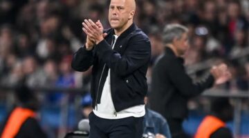 سلوت يرد على منتقديه في ليفربول بشأن مستقبله ودعم محمد صلاح لقراره