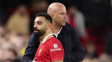 شبكة إنجليزية تضغط على سلوت لاتخاذ موقف حاسم بشأن مستقبل محمد صلاح