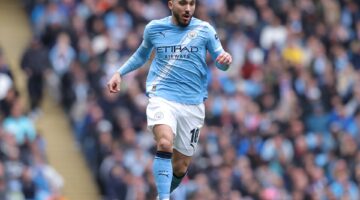 شرقي يخطف الأنظار في البريميرليغ بمهارات استثنائية تبهر جماهير كرة القدم الإنجليزية