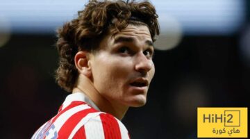 صفقة تبادلية مرتقبة تجمع موهبة لا ماسيا بالمهاجم الأرجنتيني جوليان ألفاريز