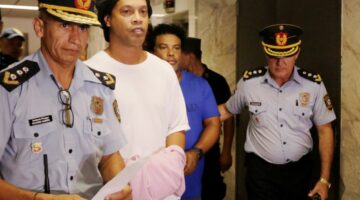 طرد 6 سنوات من التخفي.. القبض على المهندسة المسؤولة عن سجن رونالدينيو