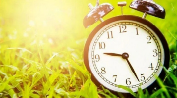 طريقة ضبط ساعة الموبايل تلقائيا مع تفعيل التوقيت الصيفي في هاتفك الذكي