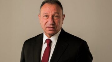 عبد الجليل يطالب برحيل ثلاثي الأهلي ويصف وضع الخطيب بـ المضحوك عليه