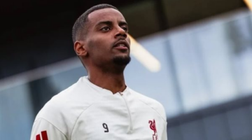 عودة صاحب الـ170 مليون دولار لقيادة هجوم ليفربول بعد غياب 4 أشهر