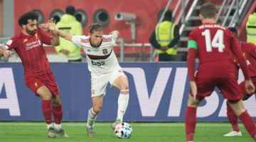 فيليبي لويس: محمد صلاح يضاهي ميسي ومورينيو تسبب في رحيله عن تشيلسي