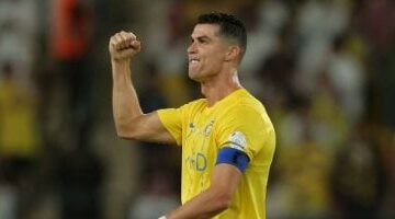 كريستيانو رونالدو يقود تشكيلة تاريخية تستمر في الملاعب بعد تجاوز سن الأربعين