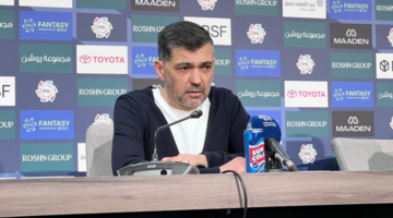 كونسيساو يغادر المؤتمر الصحفي غاضباً ويرد على اتهامات التهرب من المسؤولية