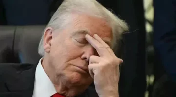 لقطات تثير الجدل لترامب وهو يغفو على كرسيه أثناء اجتماع البيت الأبيض