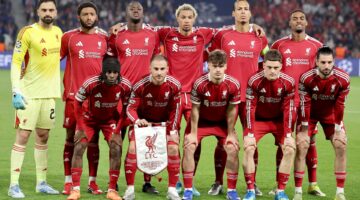 ليفربول يودع مدافعه التاريخي كثاني الراحلين عن صفوف الفريق بعد محمد صلاح