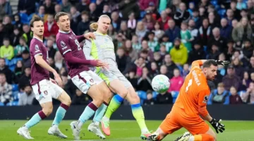 مانشستر سيتي يعتلي صدارة الدوري الإنجليزي وبيرنلي يغادر منافسات البريميرليغ رسمياً