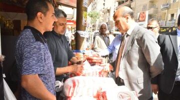 محافظ أسيوط يتابع توافر المنتجات داخل منفذ السلع الغذائية بمركز القوصية