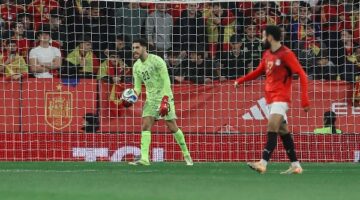 محمد الشناوي يبلغ إدارة الأهلي بقراره النهائي بشأن الرحيل عن القلعة الحمراء