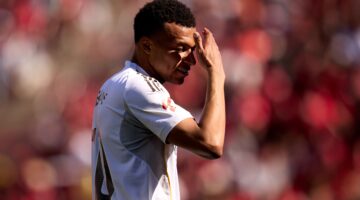 مدافع برشلونة السابق يكشف كواليس مواجهة مبابي: خطأ واحد لي مقابل عشرة لك