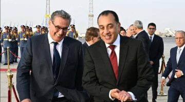 مصطفى مدبولي يستقبل نظيره المغربي في مطار القاهرة الدولي وسط مباحثات مرتقبة