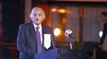 ممدوح عباس يكشف تفاصيل مكالمة هاتفية مثيرة للجدل مع ياسين منصور