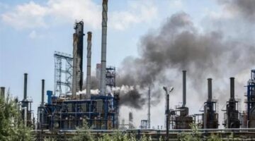 هجوم بطائرات مسيرة يستهدف مجمع القطاع النفطي في منطقة الشويخ بالكويت