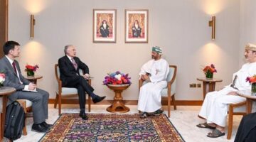 وزير الخارجية العماني يشدد على دعم الحلول السلمية لخفض التصعيد في الشرق الأوسط