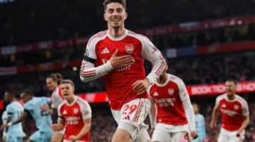 أرسنال يتخطى عقبة بيرنلي وينتظر تعثر مانشستر سيتي لحسم لقب الدوري الإنجليزي