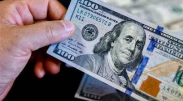 استقرار سعر الدولار في البنوك الحكومية والخاصة مع تباين طفيف بالأسواق الموازية