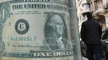 استقرار سعر الدولار في البنوك وتراجع محدود للعملة داخل بنكين فقط