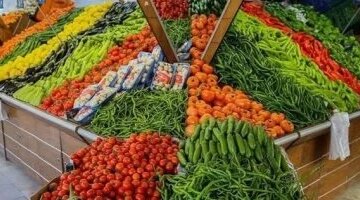 استقرار ملحوظ وتراجع طفيف في أسعار الخضراوات والفاكهة بأسواق السبت المحلية