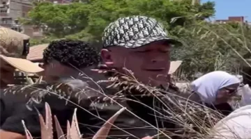 انهيار حمو بيكا في وداع والده وسط أجواء من الحزن الشديد