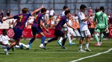 برشلونة يتقدم بهدف على ريال مدريد في شوط أول بمشاركة حمزة عبد الكريم